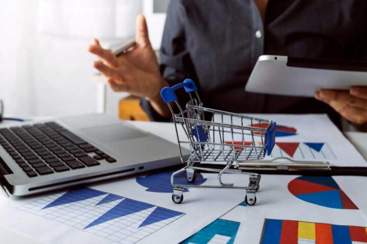 E-commerce Manager 2026: Mastering Global Supply Chains and Ads